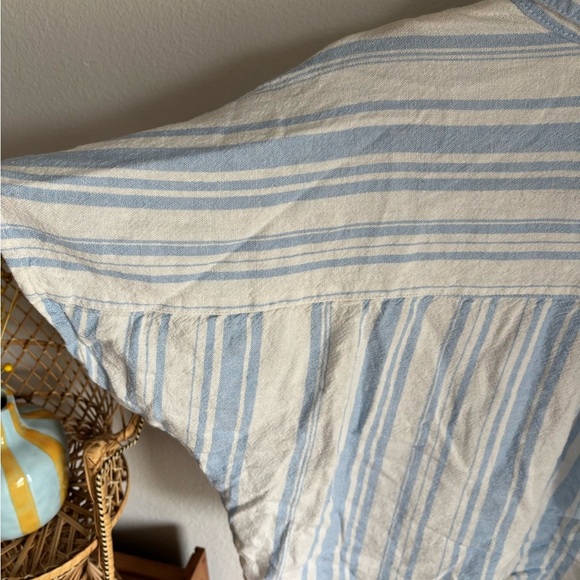 Coastal Style Ci Sono Blue and White Striped Cropped Shirt in size medium - Picture 12 of 13